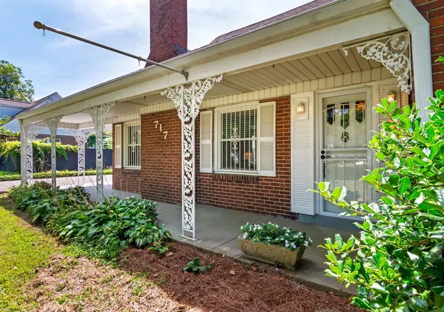 Photo 3 of Single family home for sale at 717 Currey Rd, Nashville, TN 37217 | MLS# 3526632 | Listing updated on 2026-09-21