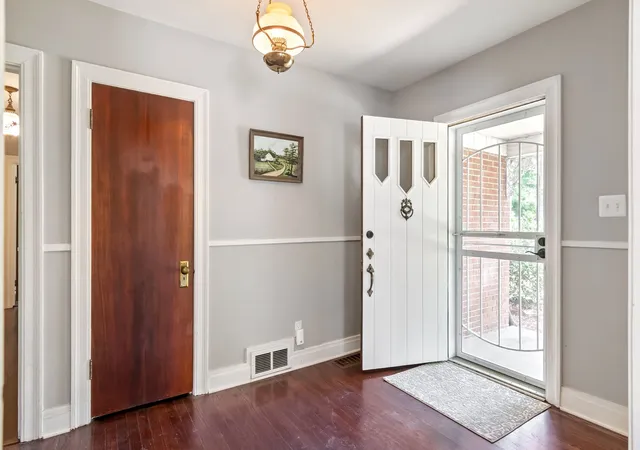 Photo 4 of Single family home for sale at 717 Currey Rd, Nashville, TN 37217 | MLS# 3526632 | Listing updated on 2026-09-21