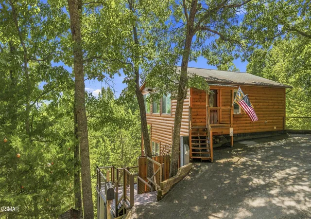 Single family home for sale at 3307 Chinquapin Dr, Sevierville, TN 37876 | MLS# 3526496