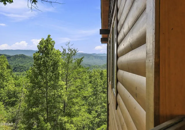 Photo 2 of Single family home for sale at 3307 Chinquapin Dr, Sevierville, TN 37876 | MLS# 3526496 | Listing updated on 2026-10-30