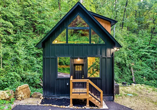 Photo 2 of Sale Pending at 2665 Black Walnut Flats Rd, Sevierville, TN 37862 | MLS# 3591832 | Listing updated on 2026-09-14