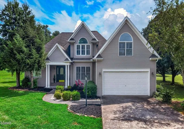 Photo 1 of Single family home for sale at 232 Battlefield Dr, Dandridge, TN 37725 | MLS# 3526617 | Listing updated on 2026-09-19