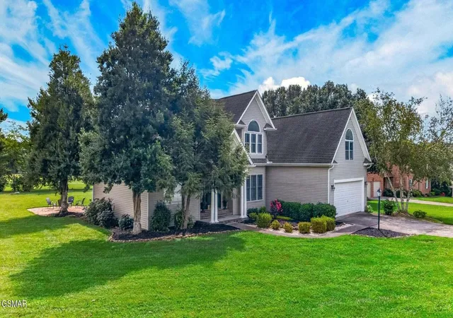 Photo 3 of Single family home for sale at 232 Battlefield Dr, Dandridge, TN 37725 | MLS# 3526617 | Listing updated on 2026-09-19