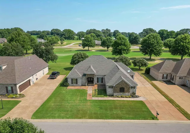 Single family home for sale at 230 Torrey Pines Cv, Covington, TN 38019 | MLS# 3545263
