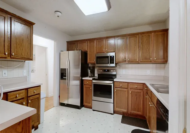 Photo 3 of Single family home for sale at 302a Paris Harbor Dr #A, Paris, TN 38242 | MLS# 3528706 | Listing updated on 2026-09-12