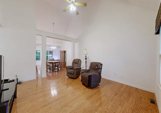 Photo 4 of Single family home for sale at 302A Paris Harbor Dr #A, Paris, TN 38242 | MLS# 3528706 | Listing updated on 2026-09-12