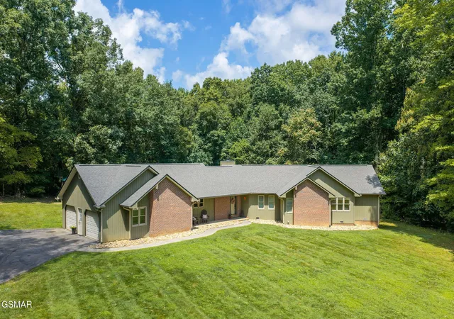 Photo 1 of Sale Pending at 2082 Ridgewood Dr, Jefferson City, TN 37760 | MLS# 3526839 | Listing updated on 2026-09-11