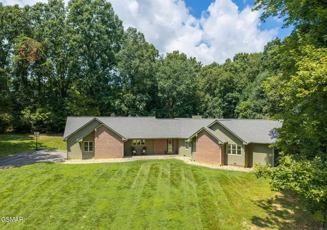 Photo 2 of Sale Pending at 2082 Ridgewood Dr, Jefferson City, TN 37760 | MLS# 3526839 | Listing updated on 2026-09-11