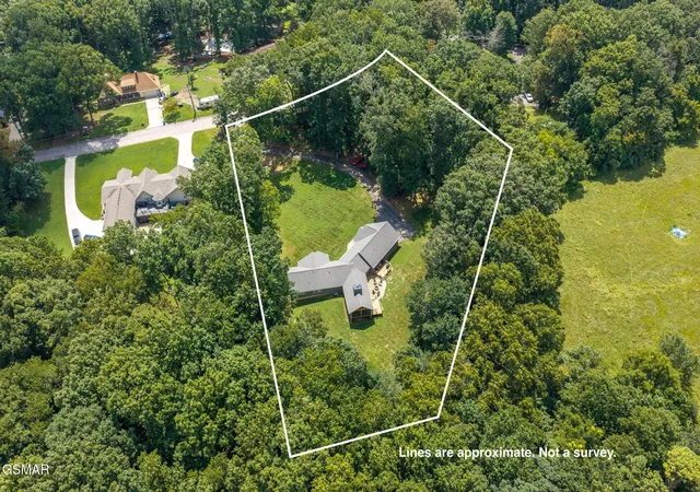 Photo 3 of Sale Pending at 2082 Ridgewood Dr, Jefferson City, TN 37760 | MLS# 3526839 | Listing updated on 2026-09-11