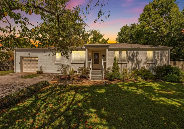 Photo 2 of Single family home for sale at 3118 Lake Park Dr, Nashville, TN 37211 | MLS# 3527315 | Listing updated on 2026-09-30