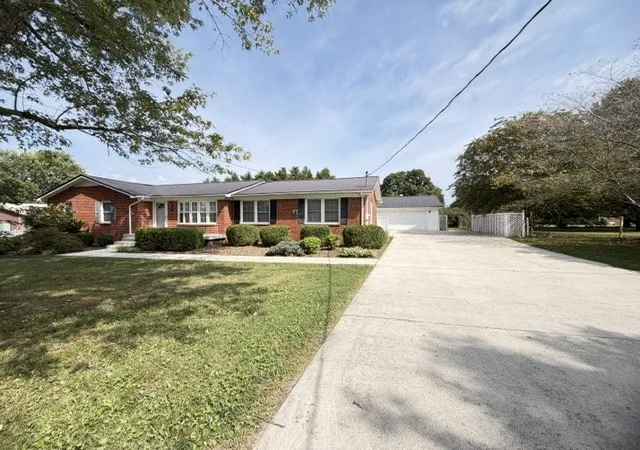 Photo 3 of Single family home for sale at 310 Woodland Dr, Decherd, TN 37324 | MLS# 3527078 | Listing updated on 2026-09-15