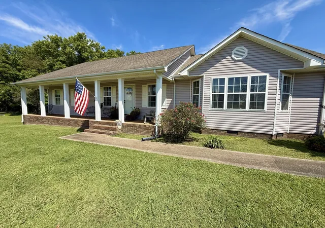 Photo 2 of Single family home for sale at 594 Hwy 64 W, Lawrenceburg, TN 38464 | MLS# 3527049 | Listing updated on 2026-09-09