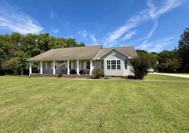 Photo 3 of Single family home for sale at 594 Hwy 64 W, Lawrenceburg, TN 38464 | MLS# 3527049 | Listing updated on 2026-09-09