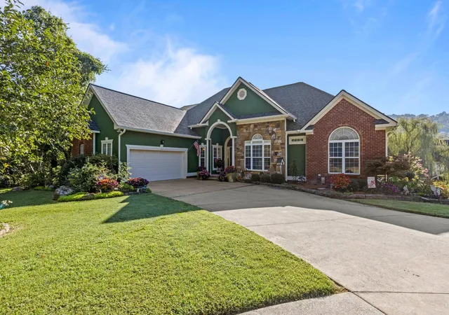 Photo 2 of Single family home for sale at 3260 Split Oak Lane, Ooltewah, TN 37363 | MLS# 3527084 | Listing updated on 2026-09-28