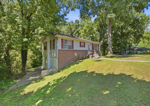 Photo 2 of Single family home for sale at 2462 Oak Circle Sw, Cleveland, TN 37311 | MLS# 3527249 | Listing updated on 2026-09-22