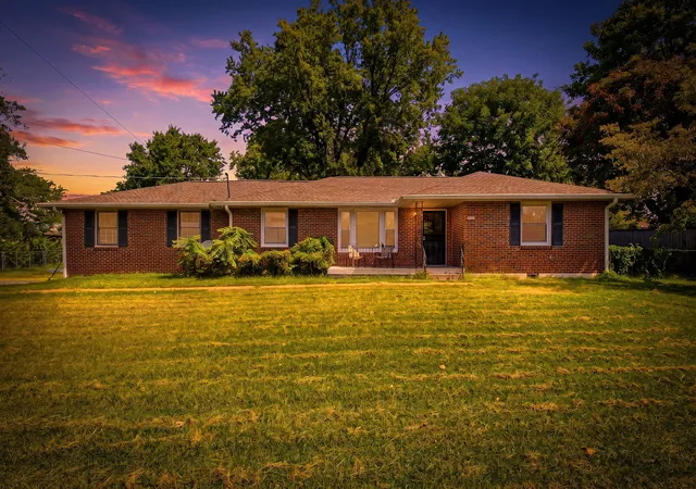 Photo 1 of Single family home for sale at 2952 Hillhurst Dr, Nashville, TN 37207 | MLS# 3528598 | Listing updated on 2026-09-13
