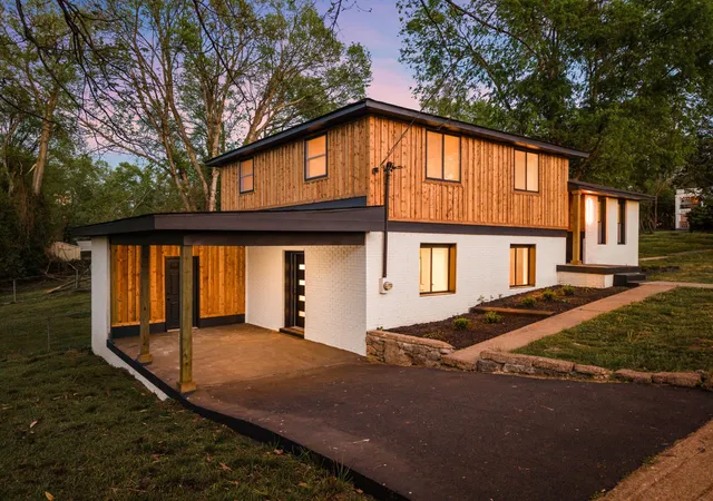 Photo 1 of Single family home for sale at 2222 Albion St, Nashville, TN 37208 | MLS# 3527289 | Listing updated on 2026-09-15