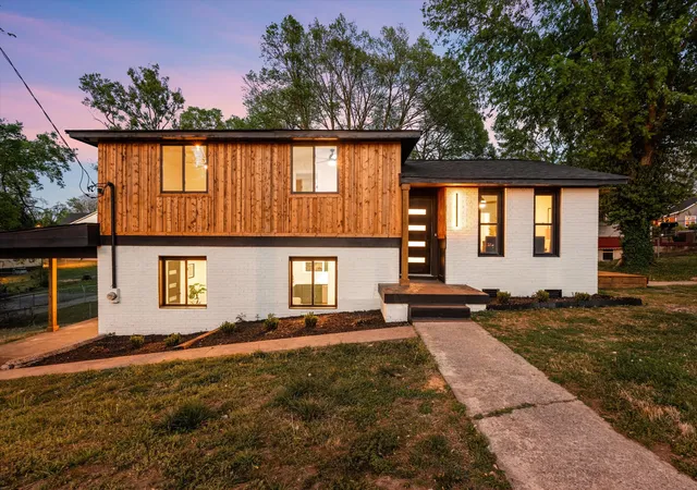 Photo 3 of Single family home for sale at 2222 Albion St, Nashville, TN 37208 | MLS# 3527289 | Listing updated on 2026-09-15