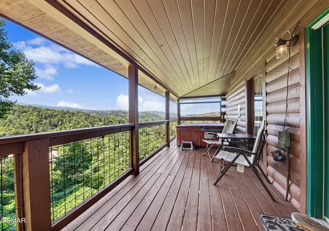 Photo 3 of Single family home for sale at 513 Parsons Branch Way, Gatlinburg, TN 37738 | MLS# 3527279 | Listing updated on 2026-09-11