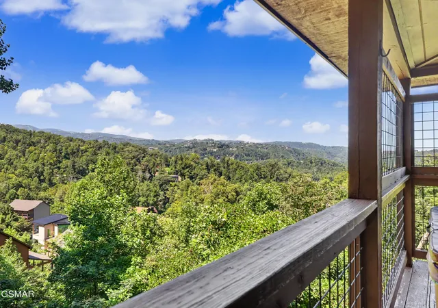 Photo 4 of Single family home for sale at 513 Parsons Branch Way, Gatlinburg, TN 37738 | MLS# 3527279 | Listing updated on 2026-09-11
