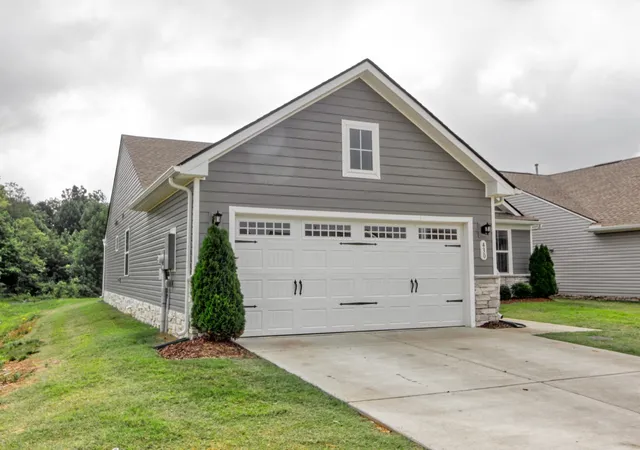 Photo 3 of Single family home for sale at 430 Saddleview Dr, White House, TN 37188 | MLS# 3530892 | Listing updated on 2026-09-14