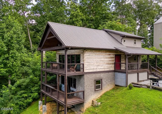 Photo 1 of Single family home for sale at 827 Kings Way, Gatlinburg, TN 37738 | MLS# 3527478 | Listing updated on 2026-10-03