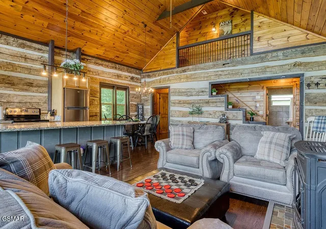Photo 4 of Single family home for sale at 827 Kings Way, Gatlinburg, TN 37738 | MLS# 3527478 | Listing updated on 2026-10-03