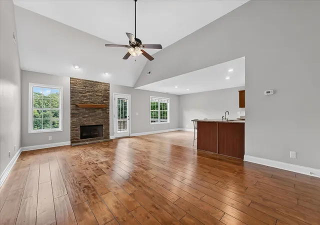Photo 1 of Single family home for sale at 411 River Hts Dr, Clarksville, TN 37040 | MLS# 3529483 | Listing updated on 2026-10-29