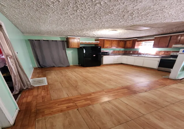 Photo 4 of Single family home for sale at 117 Burt St, Shelbyville, TN 37160 | MLS# 3542058 | Listing updated on 2026-09-17