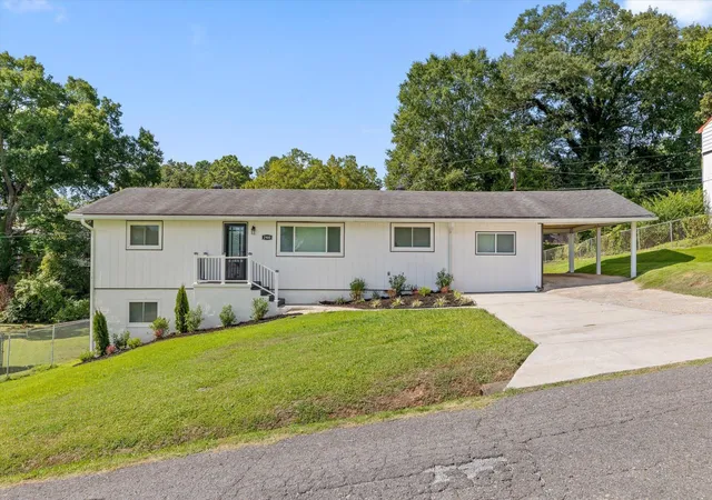 Photo 1 of Single family home for sale at 2900 Siener Lane, Chattanooga, TN 37411 | MLS# 3527559 | Listing updated on 2026-10-02