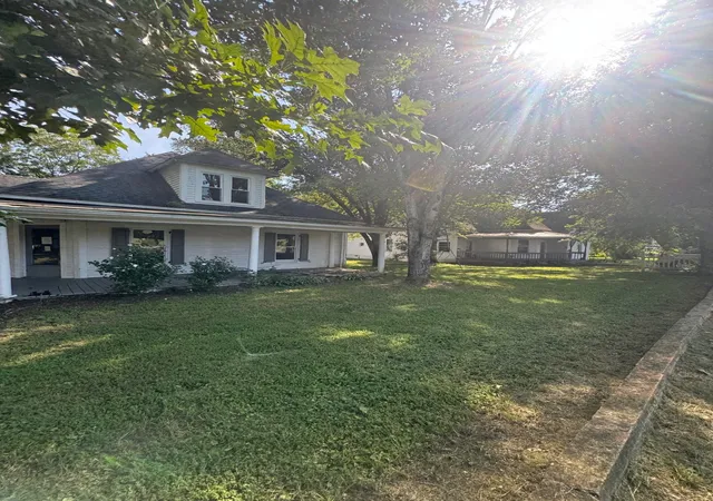 Photo 1 of Single family home for sale at 401 College St, Petersburg, TN 37144 | MLS# 3527676 | Listing updated on 2026-09-30