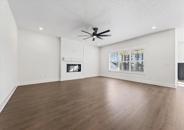 Photo 2 of Single family home for sale at 982 Alton Dr, Clarksville, TN 37043 | MLS# 3541035 | Listing updated on 2026-09-08