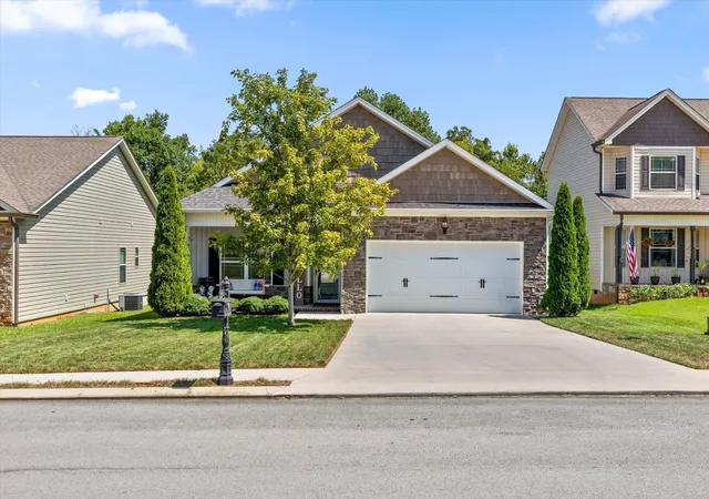 Photo 2 of Single family home for sale at 1614 Orchard Pl Ne, Cleveland, TN 37323 | MLS# 3527820 | Listing updated on 2026-09-11