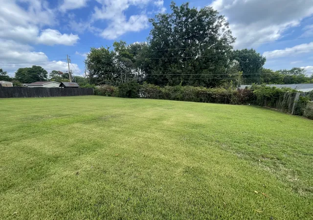 Photo 3 of Single family home for sale at 2306 Belview Rd, Florence, AL 35630 | MLS# 3527875 | Listing updated on 2026-09-15