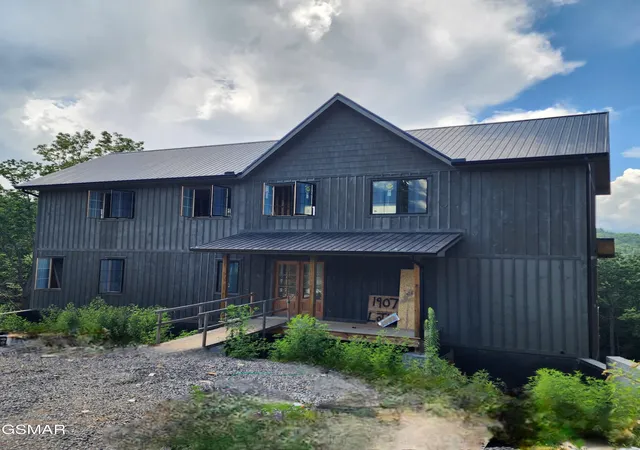 Photo 1 of Mansion for sale at 1970 Spurling Road, Sevierville, TN 37876 | MLS# 3527941 | Listing updated on 2026-09-11