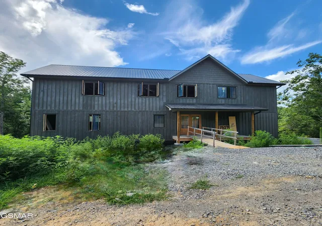 Photo 2 of Mansion for sale at 1970 Spurling Road, Sevierville, TN 37876 | MLS# 3527941 | Listing updated on 2026-09-11