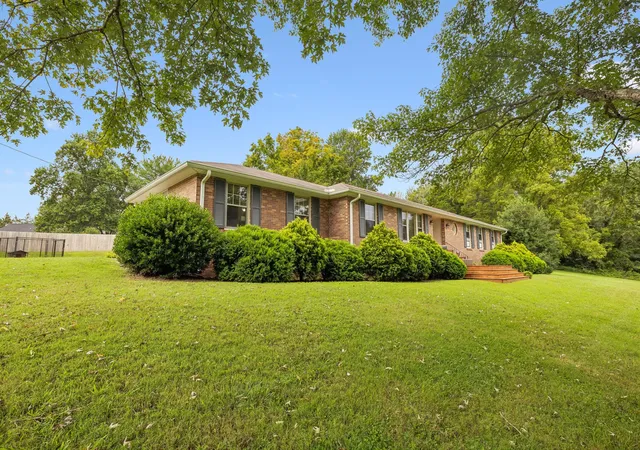 Photo 2 of Single family home for sale at 2056 Dade Cir, Dickson, TN 37055 | MLS# 3528515 | Listing updated on 2026-09-11