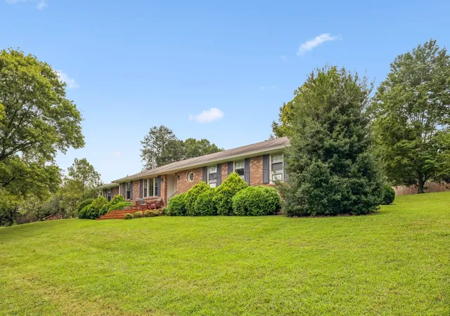 Photo 3 of Single family home for sale at 2056 Dade Cir, Dickson, TN 37055 | MLS# 3528515 | Listing updated on 2026-09-11