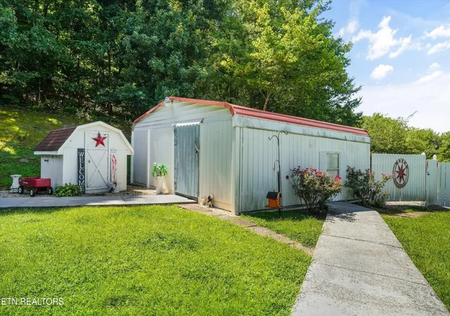 Photo 3 of Single family home for sale at 332 Rural Vale Rd, Tellico Plains, TN 37385 | MLS# 3531923 | Listing updated on 2026-09-11