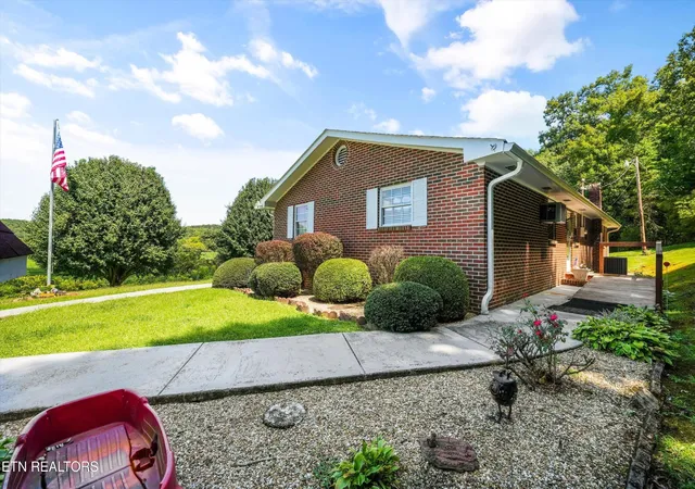 Photo 3 of Single family home for sale at 332 Rural Vale Rd, Tellico Plains, TN 37385 | MLS# 3531923 | Listing updated on 2026-09-11