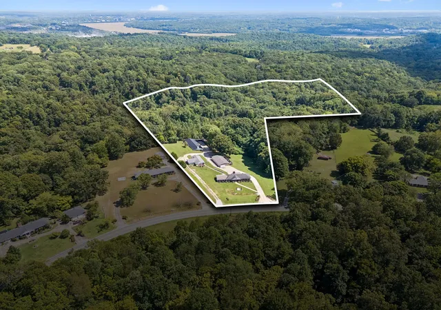Photo 1 of Single family home for sale at 1001 Dotsonville Rd, Clarksville, TN 37042 | MLS# 3528737 | Listing updated on 2026-09-15