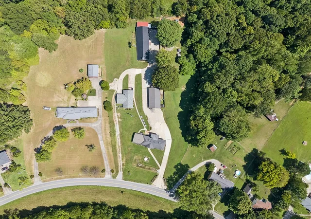 Photo 3 of Single family home for sale at 1001 Dotsonville Rd, Clarksville, TN 37042 | MLS# 3528737 | Listing updated on 2026-09-15