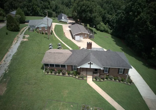 Photo 4 of Single family home for sale at 1001 Dotsonville Rd, Clarksville, TN 37042 | MLS# 3528737 | Listing updated on 2026-09-15
