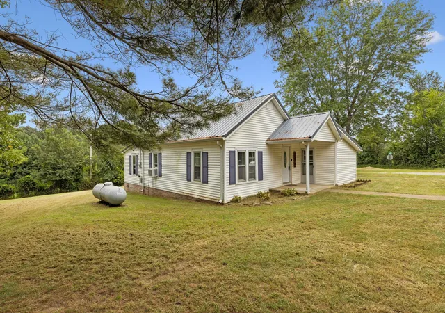 Photo 2 of Single family home for sale at 2270 Fall River Rd, Leoma, TN 38468 | MLS# 3528669 | Listing updated on 2026-10-07