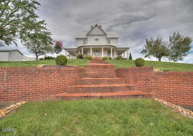 Photo 2 of Single family home for sale at 1917 Valley Home Road, Dandridge, TN 37725 | MLS# 3528595 | Listing updated on 2026-09-11