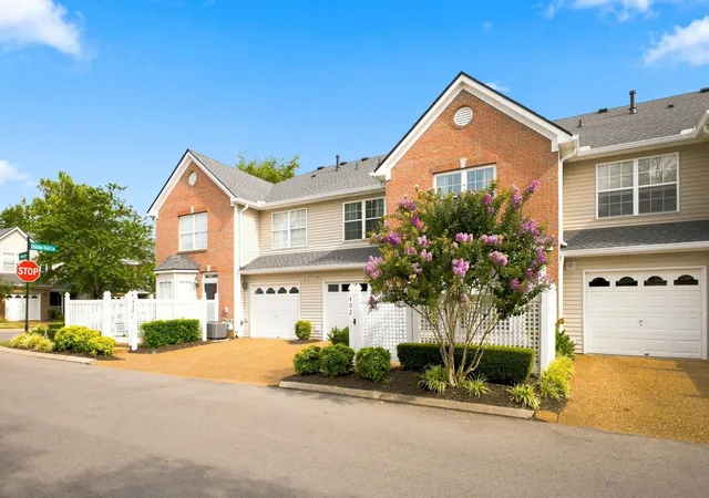 Photo 3 of Townhouse for sale at 402 Bembridge Ln, Franklin, TN 37069 | MLS# 3528783 | Listing updated on 2026-09-11
