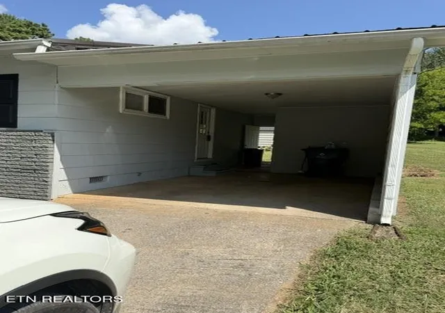 Photo 2 of Single family home for sale at 232 Meadow Lane, Sweetwater, TN 37874 | MLS# 3528673 | Listing updated on 2026-09-15