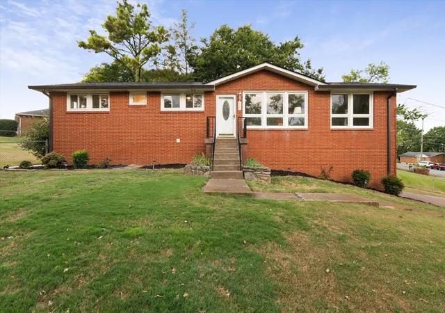 Photo 2 of Single family home for sale at 166 Bonnafield Dr, Hermitage, TN 37076 | MLS# 3528836 | Listing updated on 2026-10-06