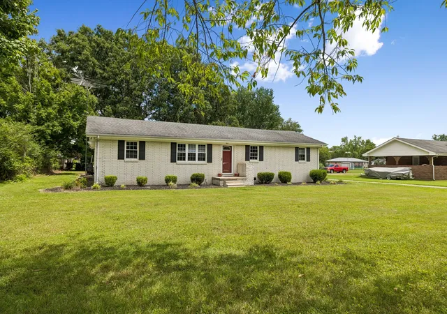 Photo 1 of Single family home for sale at 516 Crestwood Dr, Lafayette, TN 37083 | MLS# 3548037 | Listing updated on 2026-09-25