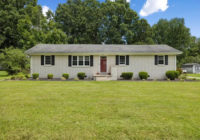 Photo 2 of Single family home for sale at 516 Crestwood Dr, Lafayette, TN 37083 | MLS# 3548037 | Listing updated on 2026-09-25